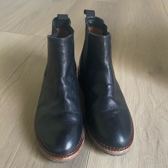 Johnston & Murphy Women's Black Leather Chelsea Pull On Quality Ankle Bo… - Picture 3 of 10